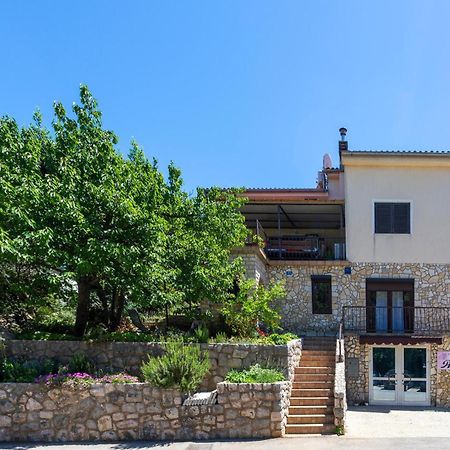2 Bedroom Amazing Apartment In Njivice Exterior photo