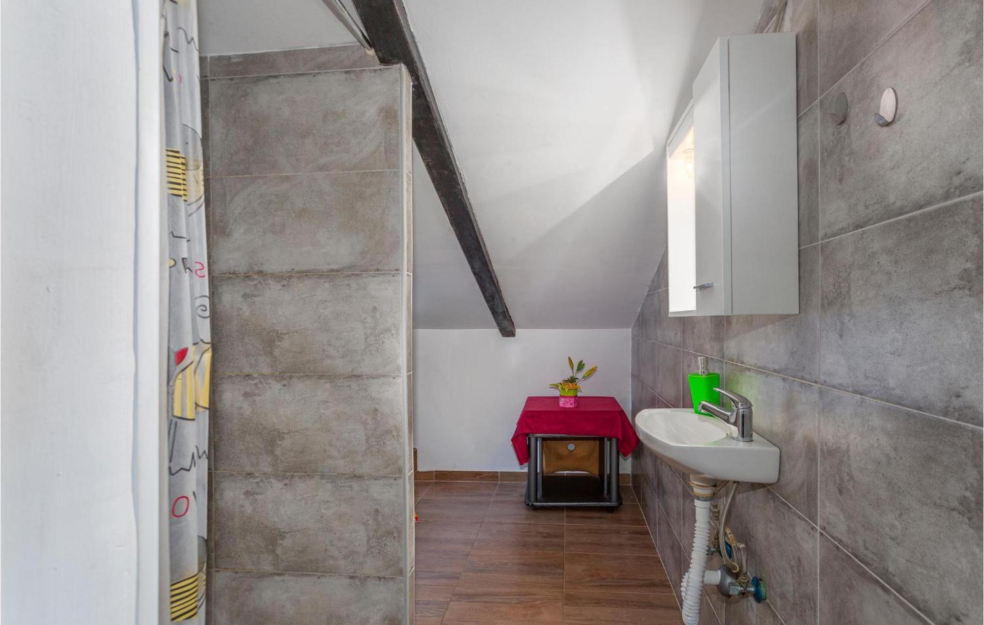 2 Bedroom Amazing Apartment In Njivice Exterior photo