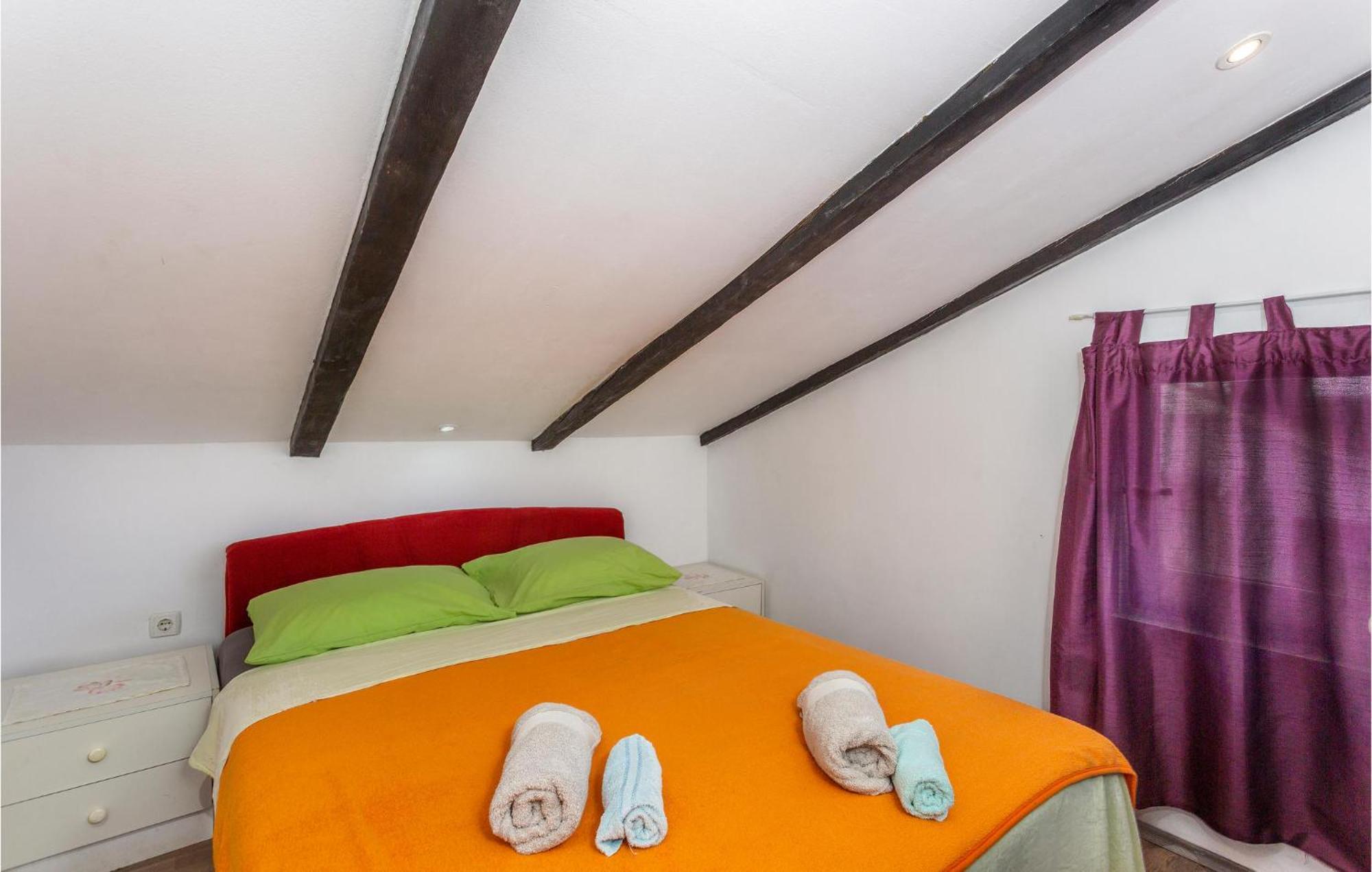 2 Bedroom Amazing Apartment In Njivice Exterior photo